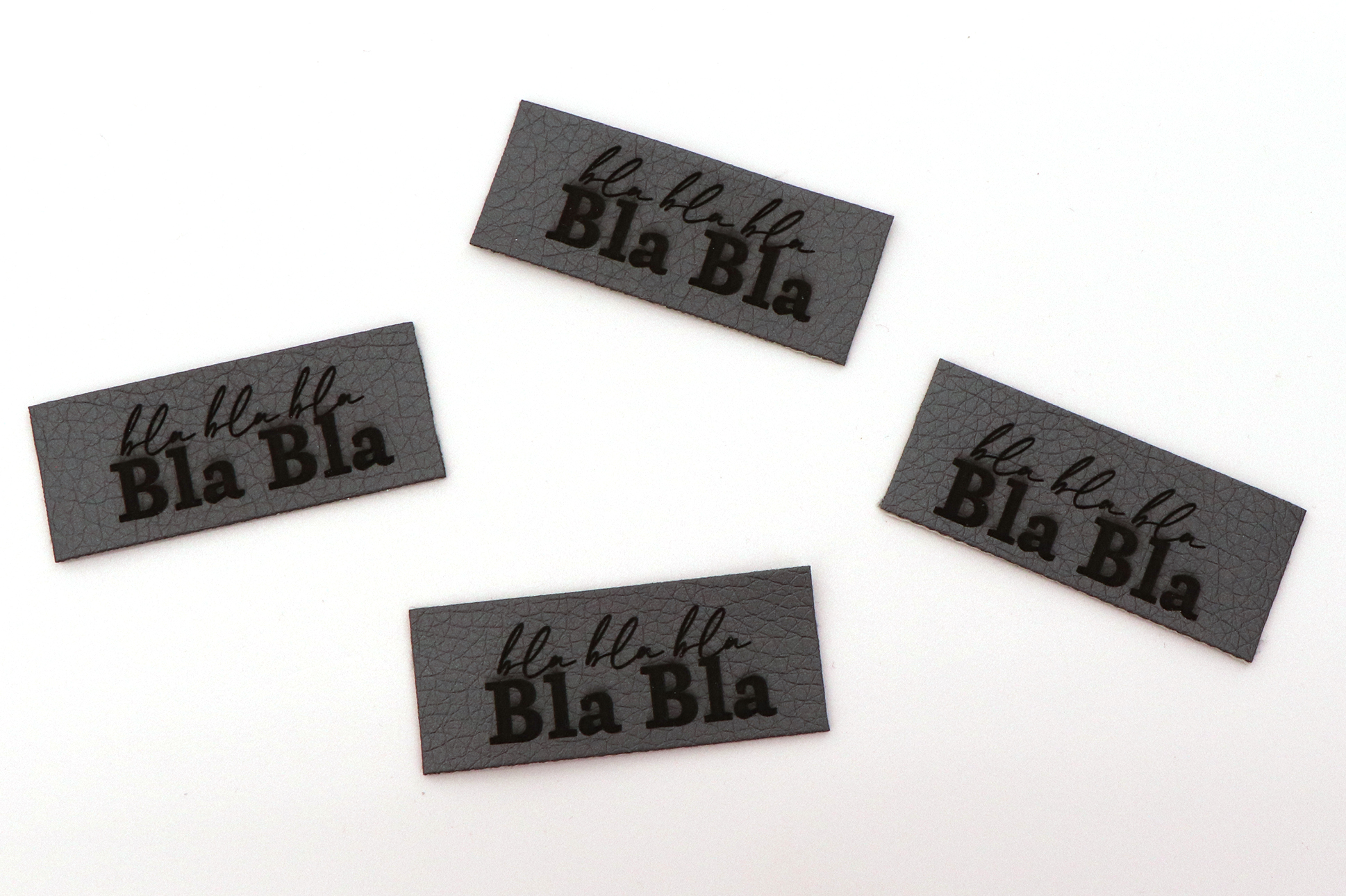Etichetta "bla bla bla", grigio